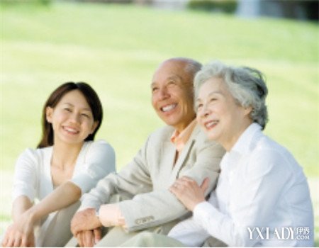 10.嘿，看看你有多可爱。给你一些颜色，你会发亮，给你一些脂肪，就会发胖，给你一朵玫瑰，你会头晕，给你一个婴儿，你不会知道方向，母亲节我希望你这个年轻的妈妈永远美丽。上大学的儿子在暑假期间不回家。他打电话回家，向家人要三千元。我父亲问儿子，他想要那么多钱。儿子说：我和我的女友与我的女友关系很融洽，暑假很热。你不能给高温补贴？