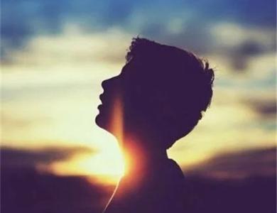 9.我无法忍住我的心和爱,它们在黑暗中成长,独自一人受苦,一个人幸福。