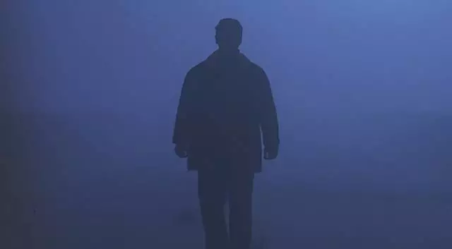 11.人是简单而最好的。不要谈论金钱。谈论金钱。不要做一个好人。一个好人被欺骗。不管脸有多热，都会变得冷屁股，世界变得冷酷，人们的内心冷漠。