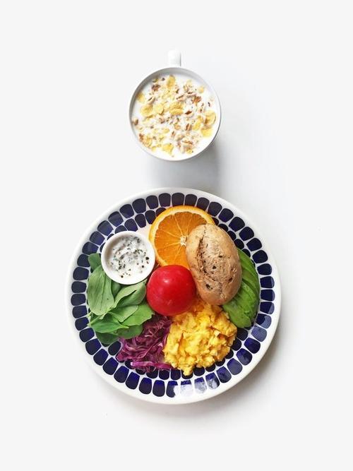 12.我喜欢每天微笑;我喜欢用微笑感染我周围的每个人。我喜欢我周围的每个人都很高兴。幸福是人们对理想生活的美好期盼,也是对人性的执着追求。俗话说:“事物是人为的,命运没有万事大吉;国家是内心制造的,退一步,世界是广阔的。”马克思有一句名言:“完美的心境比十种好药可以更好地消除身体的疲劳和疼痛。”