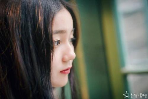 12.雷锋少了，可笑的人多了；为人民服务的更少，而为人民币服务的更多；与奶奶过马路的人越来越少，与情妇过马路的人越来越多。