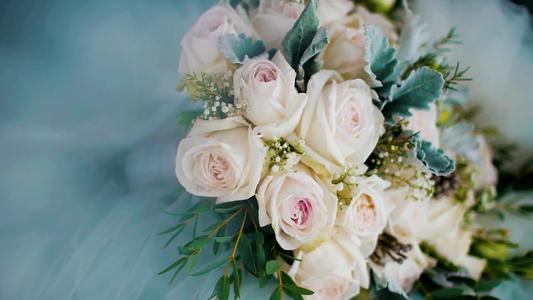 10.有些损失注定要命，有些命运将永远不会结果。如果您爱一个人，则必须很好地爱她。