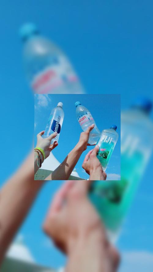 12.使您哭到刺穿肺的点的人是您最喜欢的人。最让你发笑的人是最爱你的人，骗子有时会把诺言告诉傻瓜。