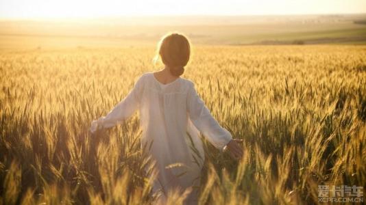 12.喝酒需要喝一千杯，但是当我看到你的微笑时，我就会喝醉。