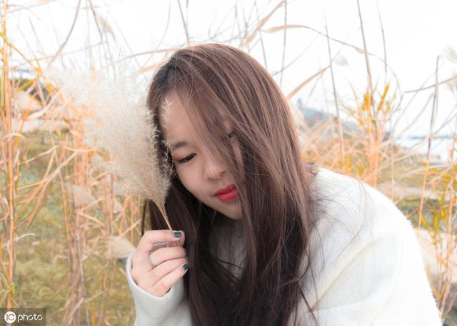 40.每个人都经历了一个寒冷的冬天，每个人都有时间在黑暗中curl缩。但是，请不要放弃希望，而要相信自己的阳光融化了寒冷的雪地。