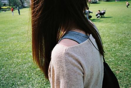 小女孩悲伤的个性签名