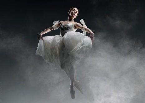 用来形容女孩开心跳舞的句子