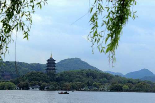 描写西湖的古诗