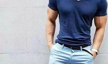 描述男人肌肉的句子