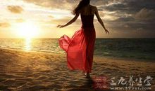 描述女人自信的句子