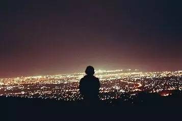 其实一个人寂寞，两个人堕落