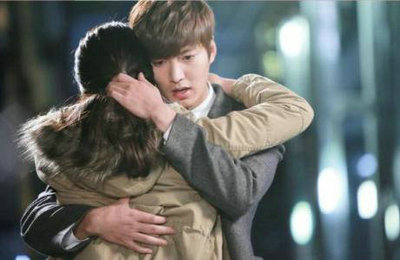 命运安排了人群,打破了你我的怀抱