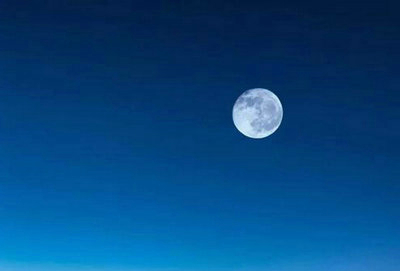 拾起不完整的记忆,我知道原来的爱早已消失了。 1个