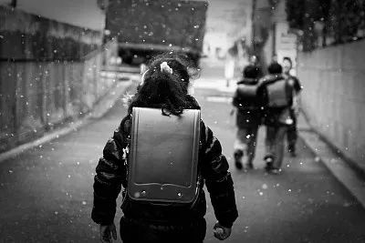 比喻皱纹在脸上