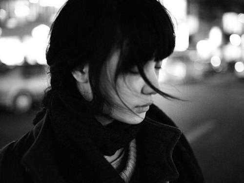 放弃爱很容易，很难坚持，我走得越来越远