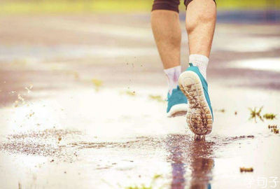 在雨中奔跑的美丽句子和图片