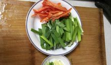 关于炒韭菜放葱的歇后语