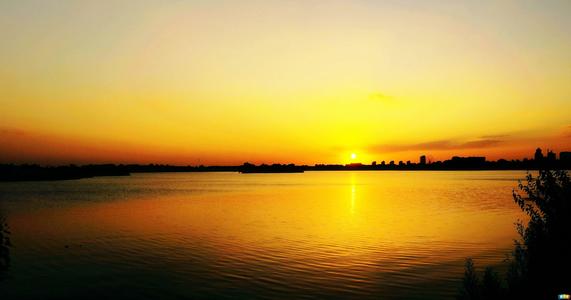 关于描述日落的诗