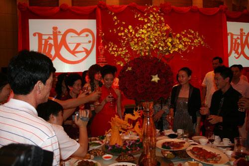 酒桌上的生日祝福