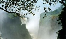 瀑布的声音比喻句