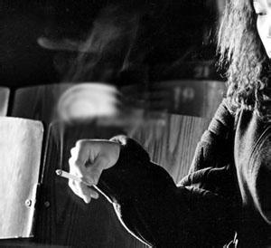 关于吸烟的感伤句子