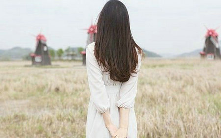 太多的照顾会费力，太多的偏爱会失去自我，太亲密的会失去理智