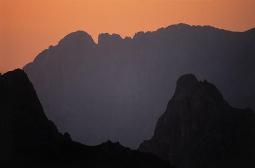 描述山峰之美的句子