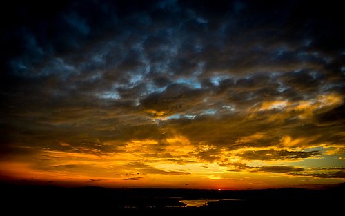 一段描述燃烧的云