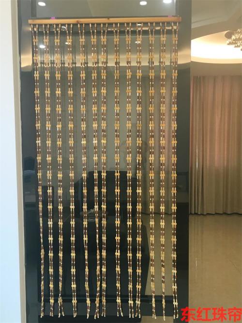 挂在墙上的窗帘