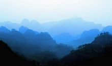 描写山峦的比喻句