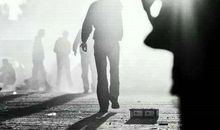 人必须撑着，自我摆渡，才有机会更好地活下去