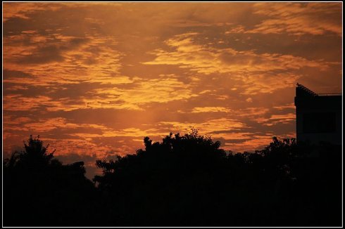 一句话描述早晨的日出