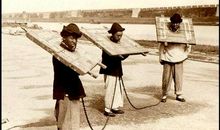 木匠带木枷的歇后语