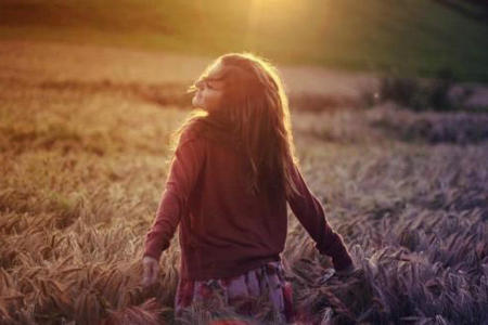 人们应该努力工作，以发现自己的存在的价值并尝试取悦自己1