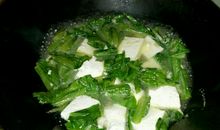 青菜煮豆腐歇后语