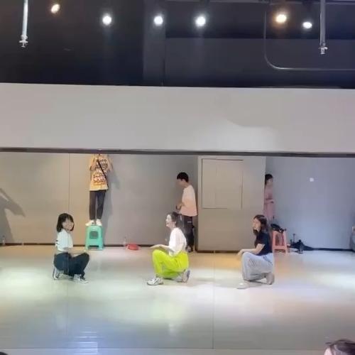 午夜吃寓言的黄瓜