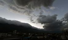 关于乌云的比喻句