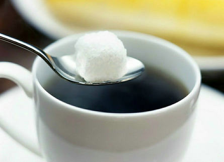 生活很苦,也许你加了几勺糖使它变得很甜