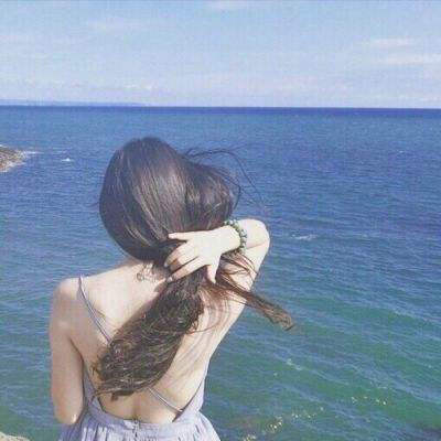 感性而优美的句子：看着我走过的路，全是空无一人