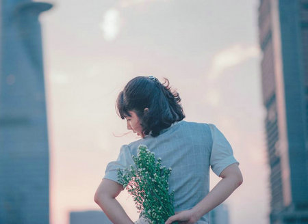 一个人要终生不容易。不要总是委屈自己来温暖别人。 1个