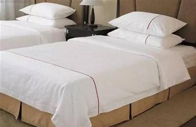 把枕头放在床上