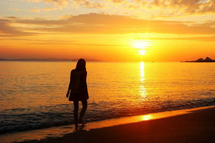 人们只是喜欢自己惹麻烦，否则为什么会难过