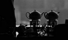 别问别人为什么，多问自己凭什么