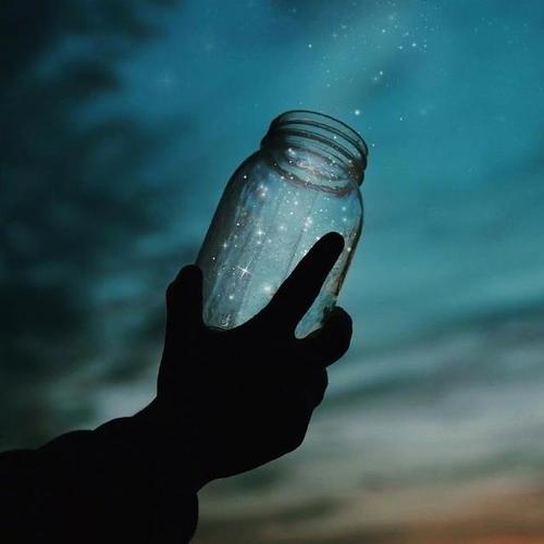 朋友的时刻偷偷谈论情绪短语