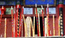 老太婆烧香歇后语