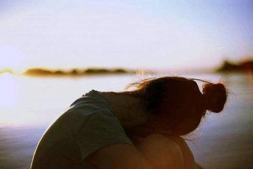 出乎意料的是，我们的爱长期以来一直是羽毛，绝望了。 1个