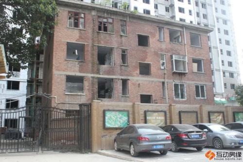 描述房屋破旧的句子