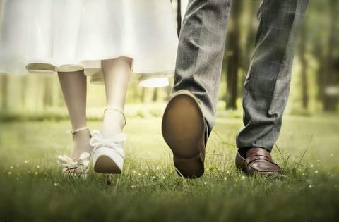 关于爱情的一段话:爱情中最美丽的事情是你和我最终将成为我们1