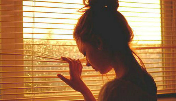 生活有多无助，晚上容易陷入沉思