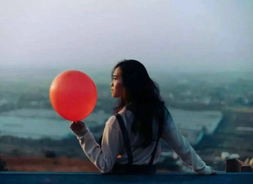 生活要坚持美好，不要迷失过去，期待